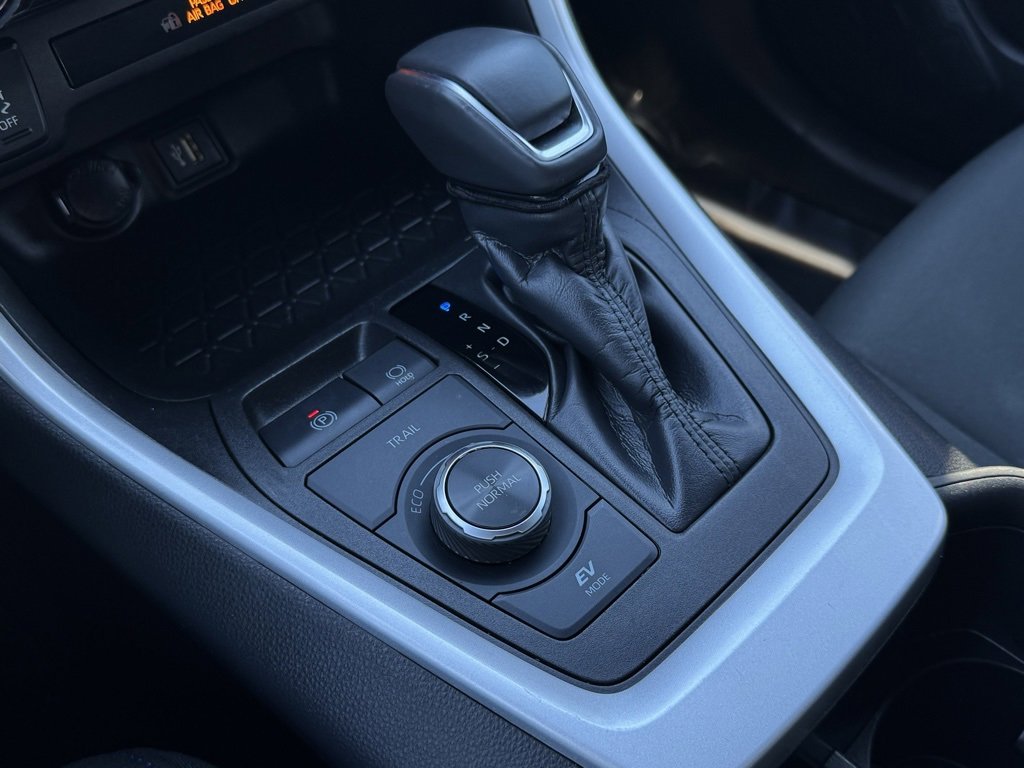 Used 2023 Toyota RAV4 SE image 32