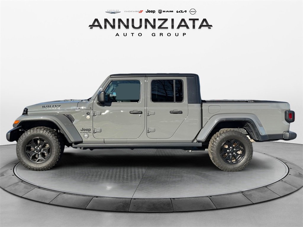Used 2021 Jeep Gladiator Willys image 2