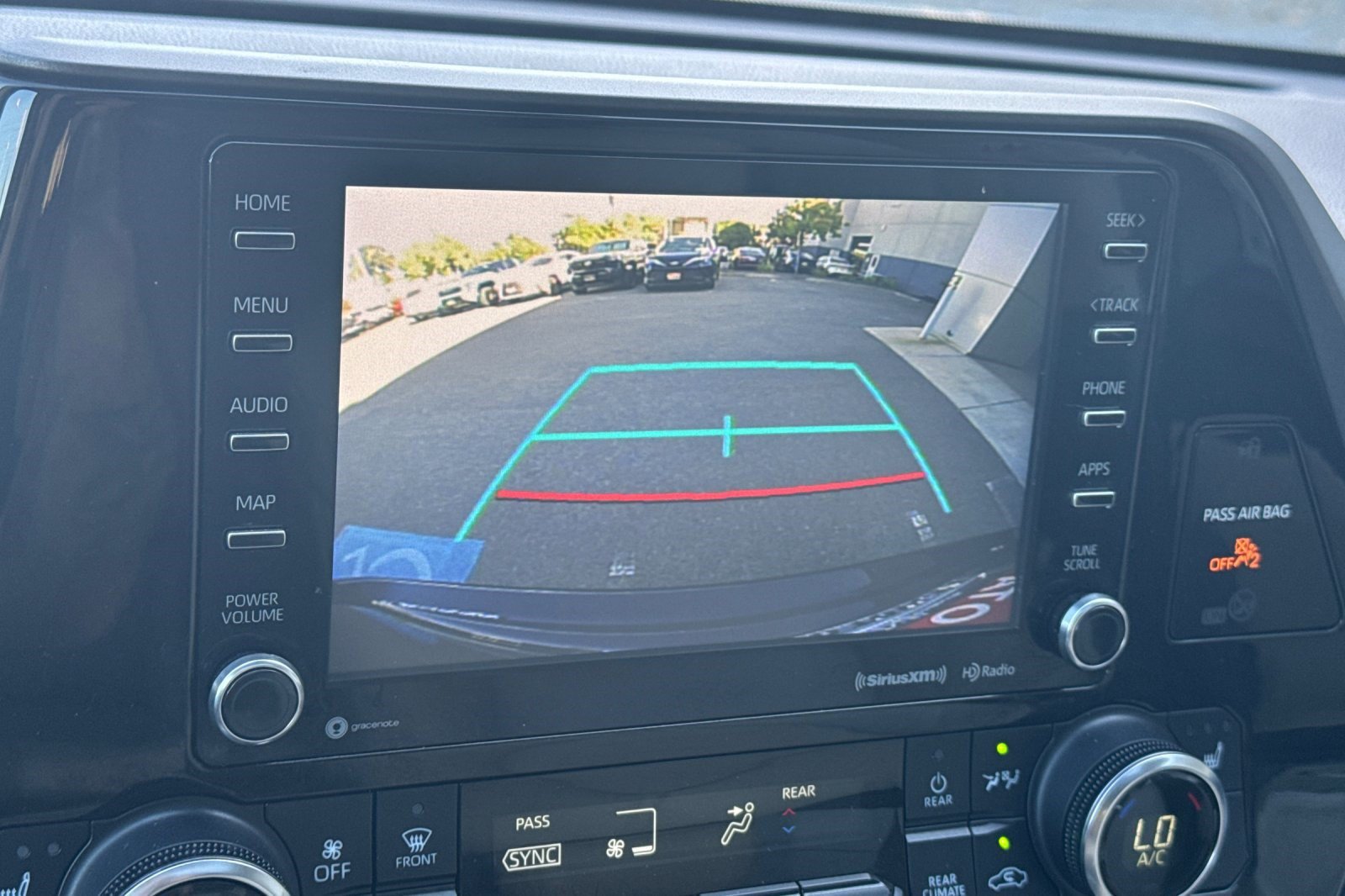 Used 2022 Toyota Highlander XLE AWD/4WD image 22