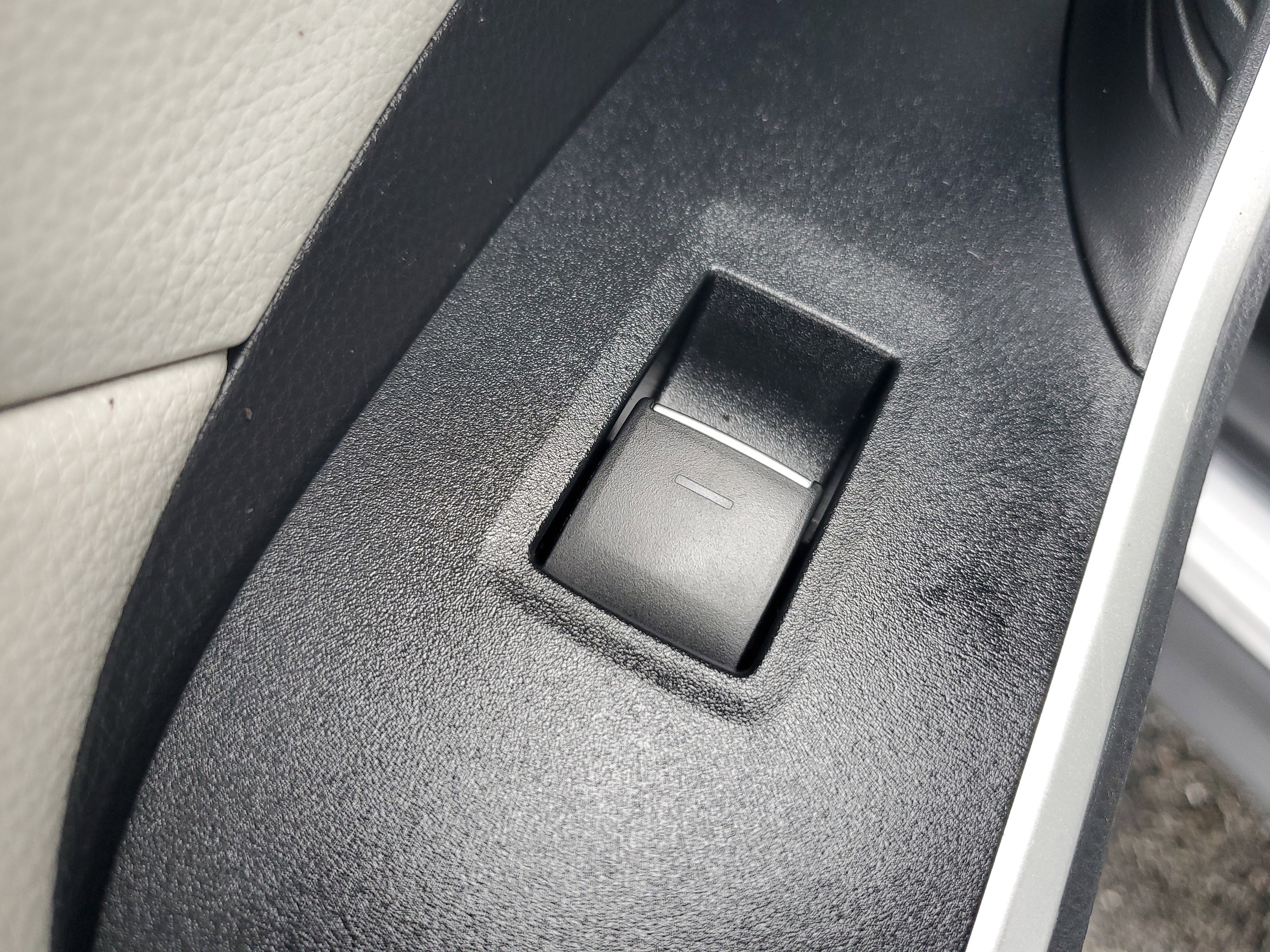 Used 2022 Toyota RAV4 XLE Premium image 15