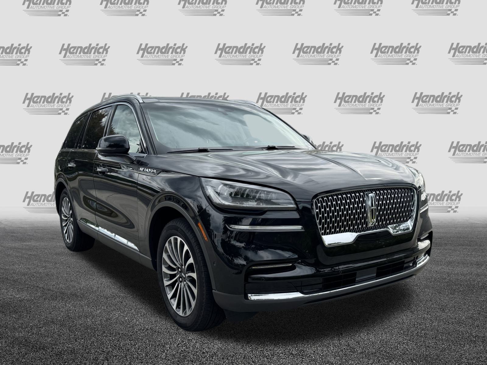 Used 2024 Lincoln Aviator Reserve w/ Equipment Group 201A image 2