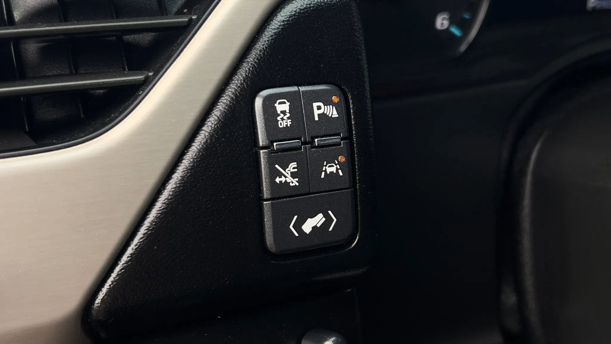 Used 2020 GMC Yukon XL Denali w/ Open Road Package image 26