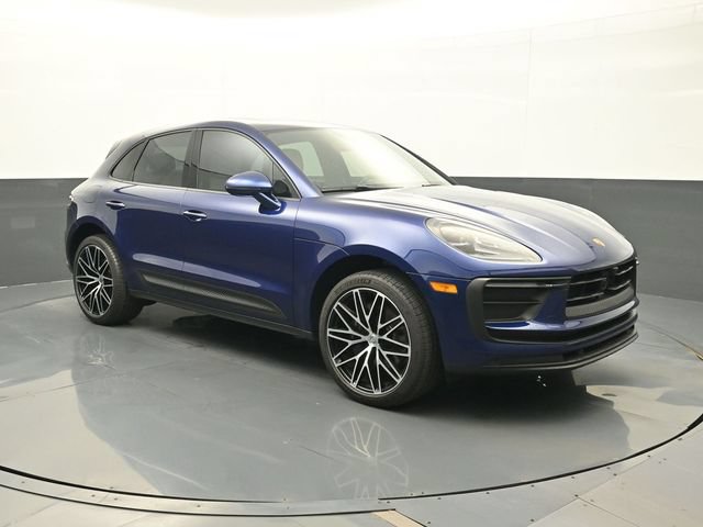 Certified 2025 Porsche Macan AWD/4WD image 25