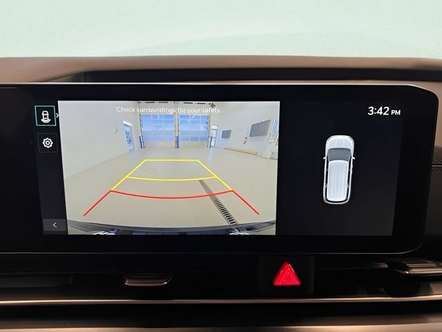 Used 2026 Kia Carnival FWD image 26