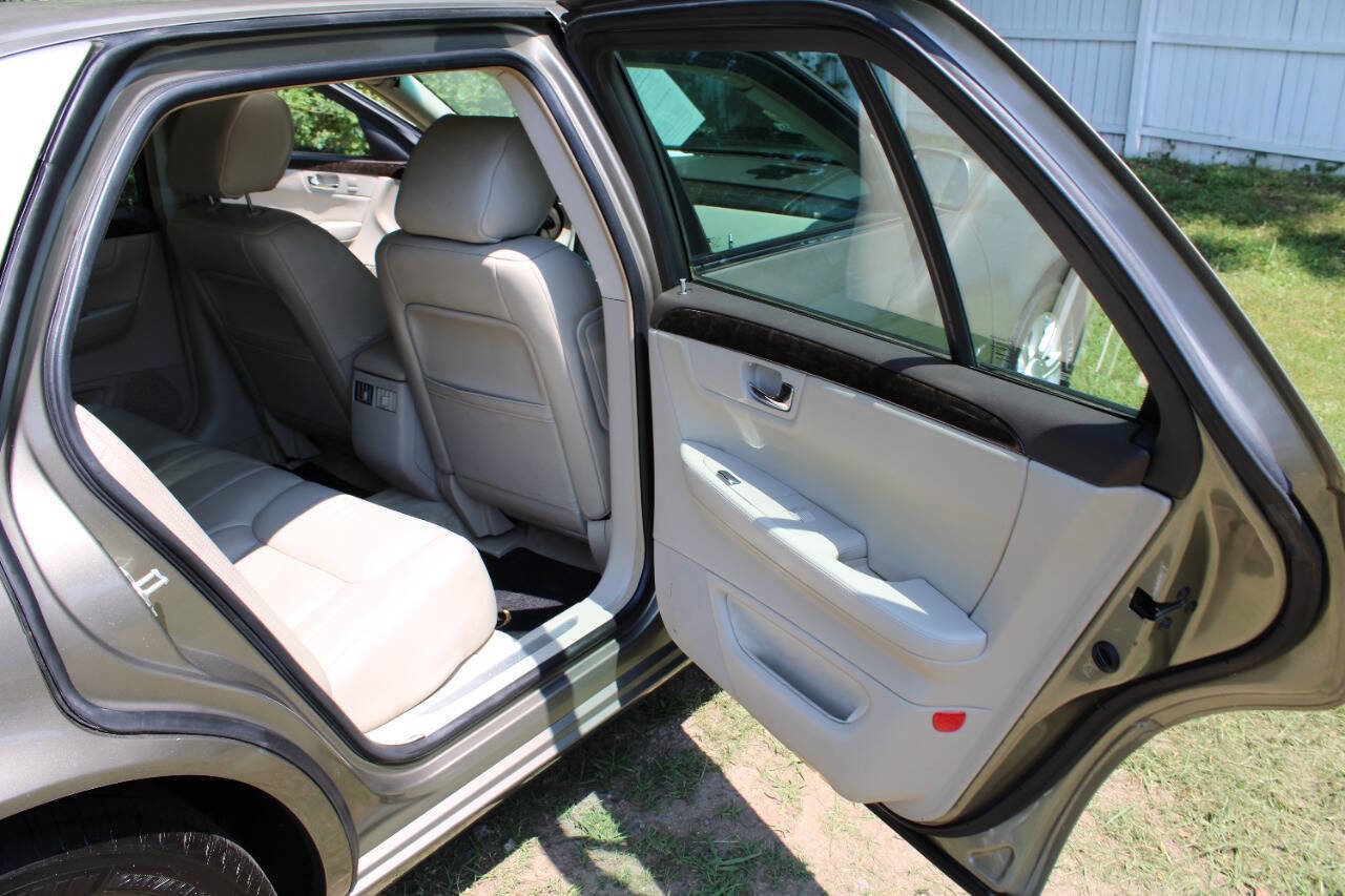 Used 2011 Cadillac DTS image 28