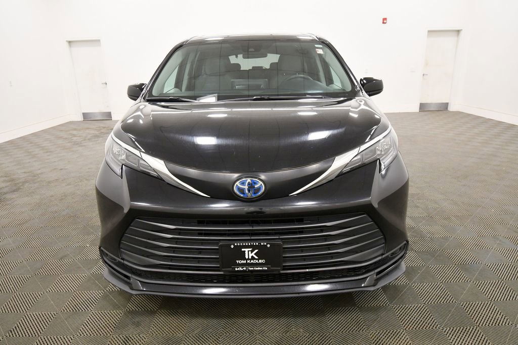 Used 2024 Toyota Sienna LE FWD image 11