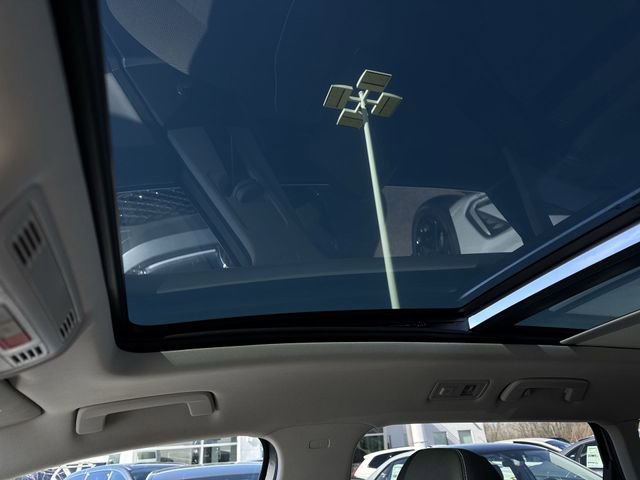 Used 2024 Volkswagen Taos SE w/ Panoramic Sunroof Package AWD/4WD image 18