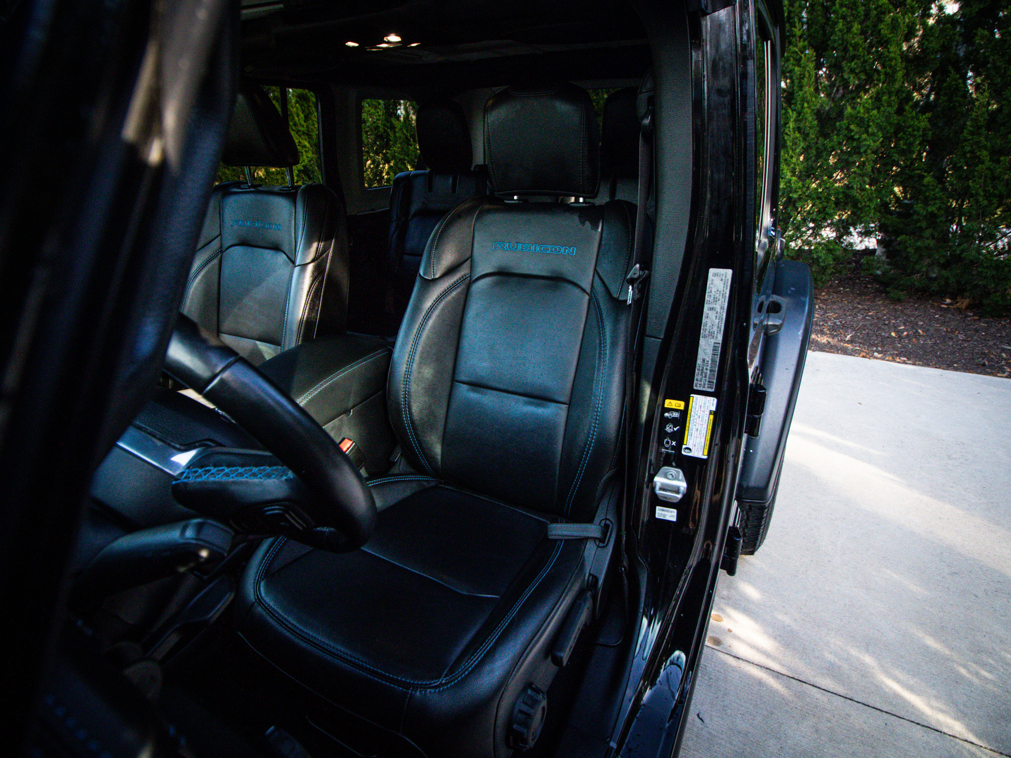 Used 2022 Jeep Wrangler Unlimited Rubicon 4xe w/ Dual Top Group AWD/4WD image 15