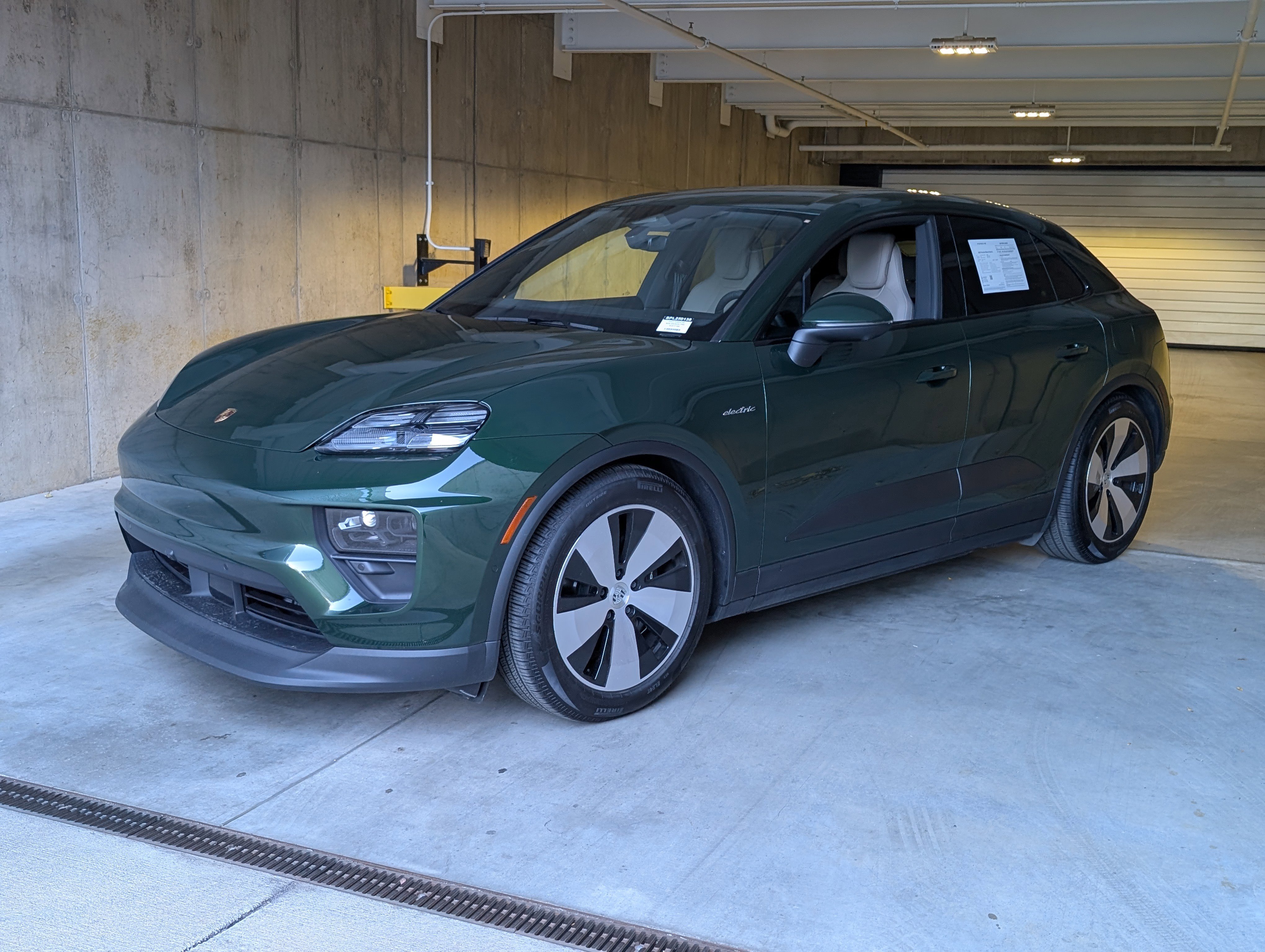 Used 2025 Porsche Macan Electric image 1