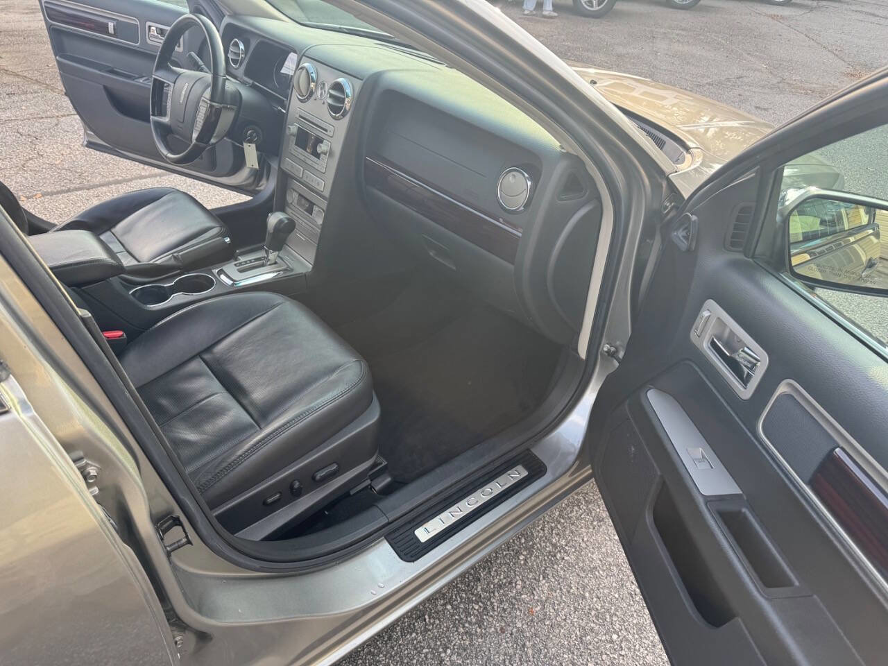 Used 2008 Lincoln MKZ image 15