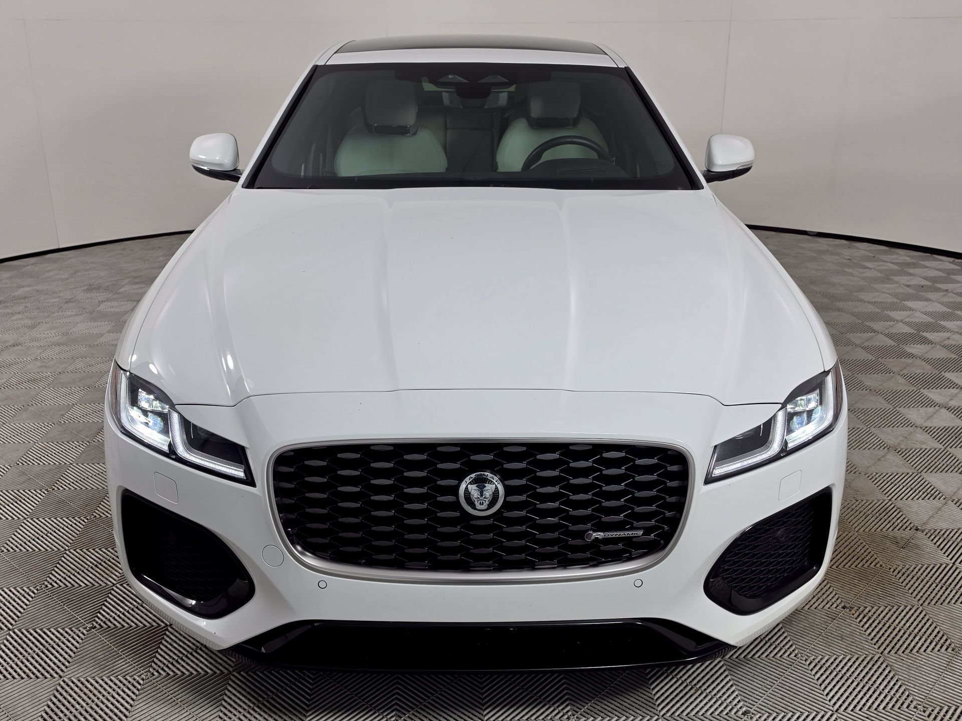 Used 2024 Jaguar XF R-Dynamic SE AWD/4WD image 2