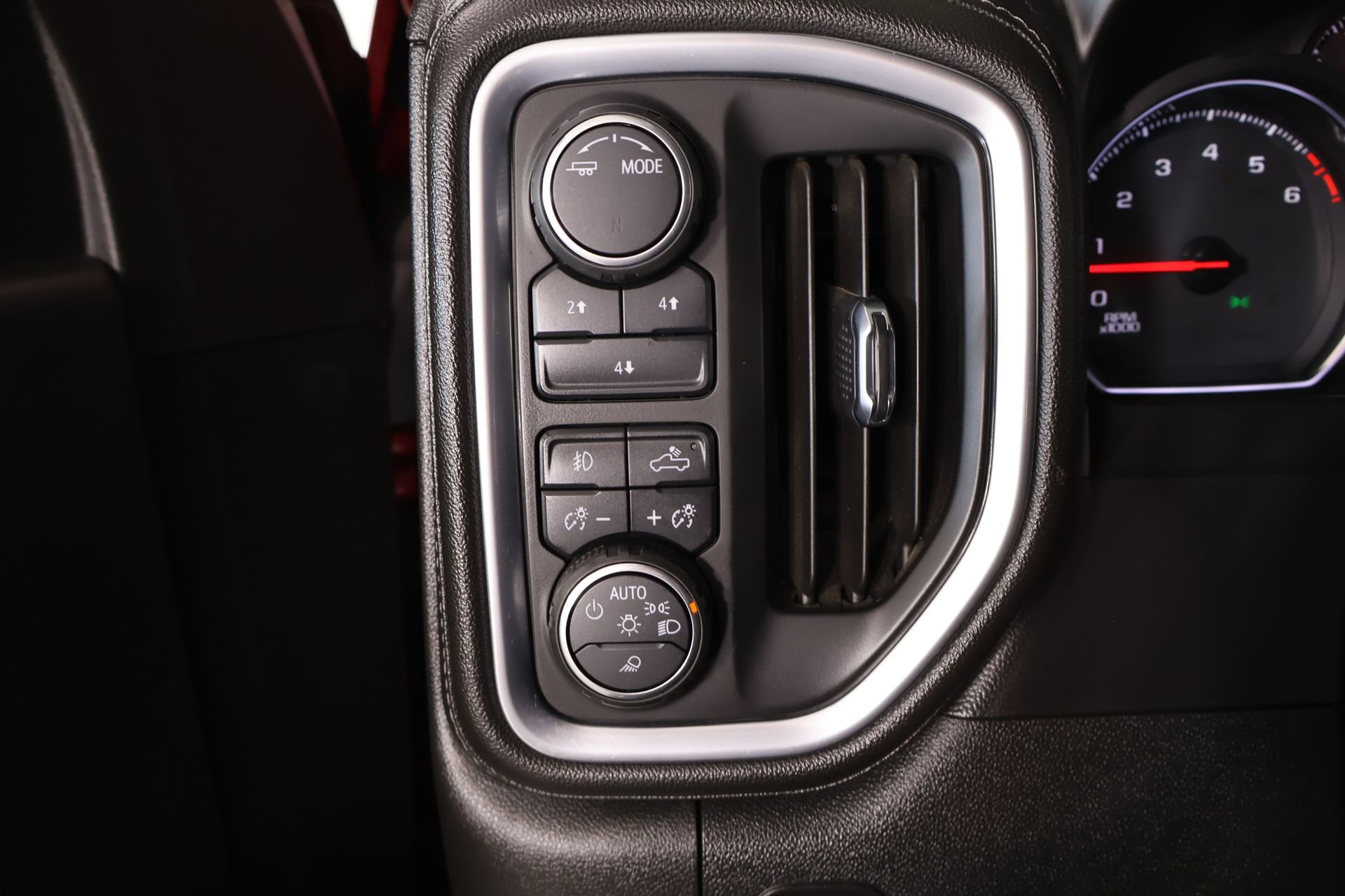 Used 2020 Chevrolet Silverado 2500 LT w/ Texas Edition AWD/4WD image 8