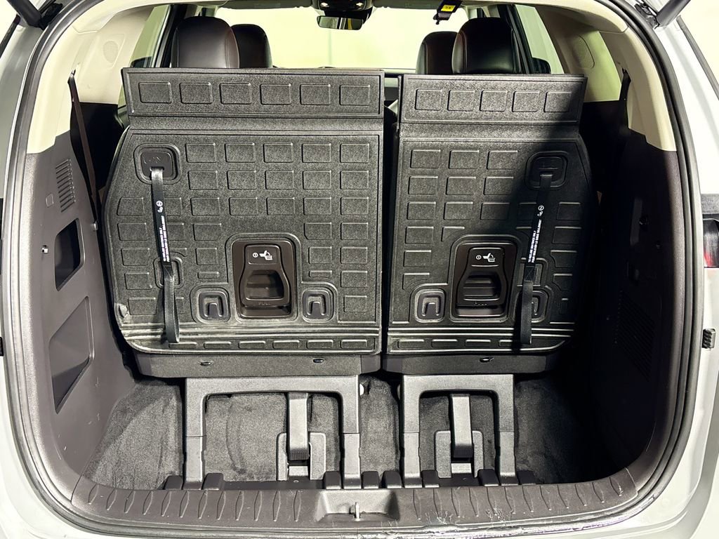 Certified 2024 Kia Carnival EX image 21