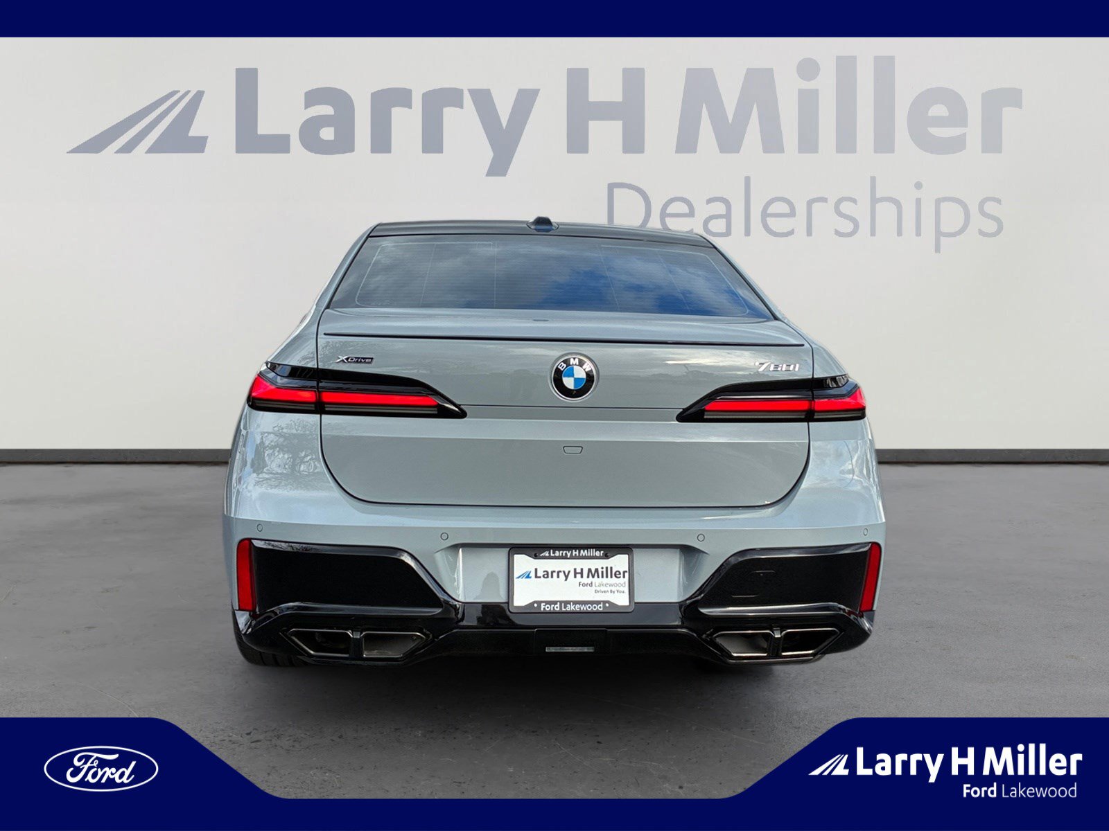 Used 2025 BMW 760i xDrive w/ Premium Package image 4