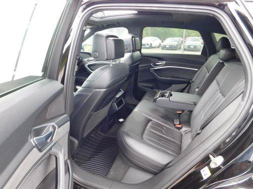 Used 2022 Audi e-tron S Premium Plus AWD/4WD image 13