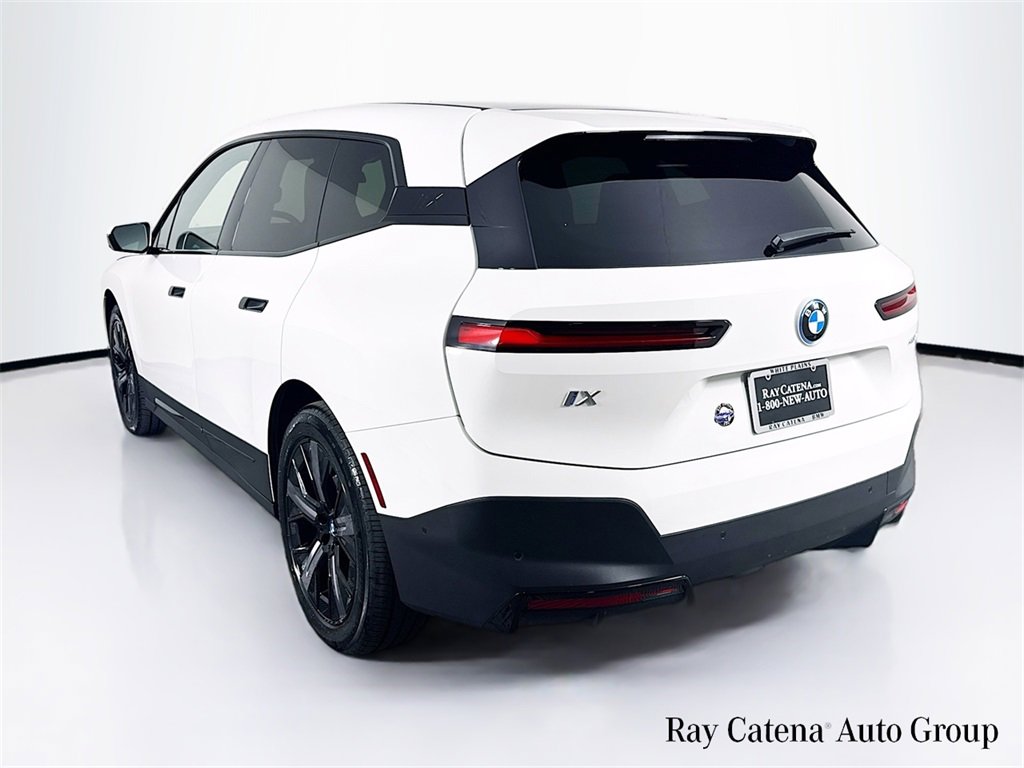 Used 2025 BMW iX xDrive50 w/ Premium Package image 5