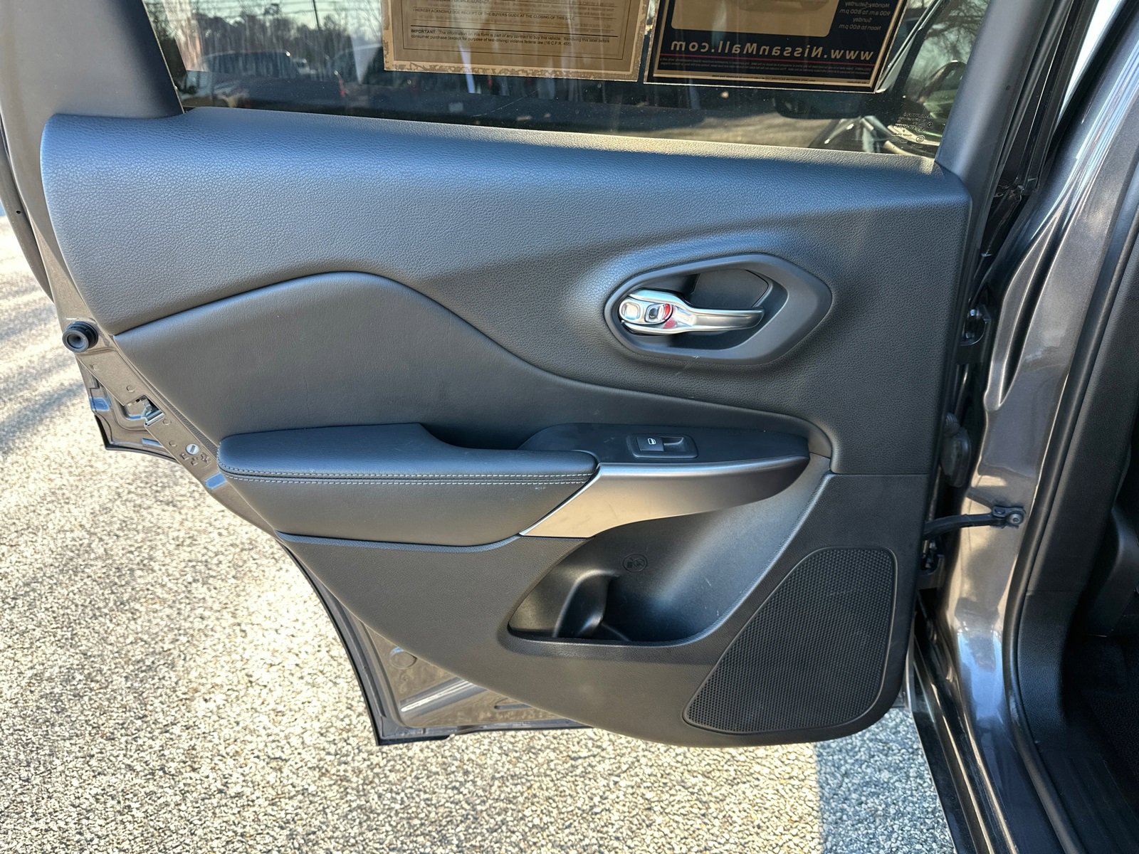 Used 2019 Jeep Cherokee Overland w/ Technology Group image 22