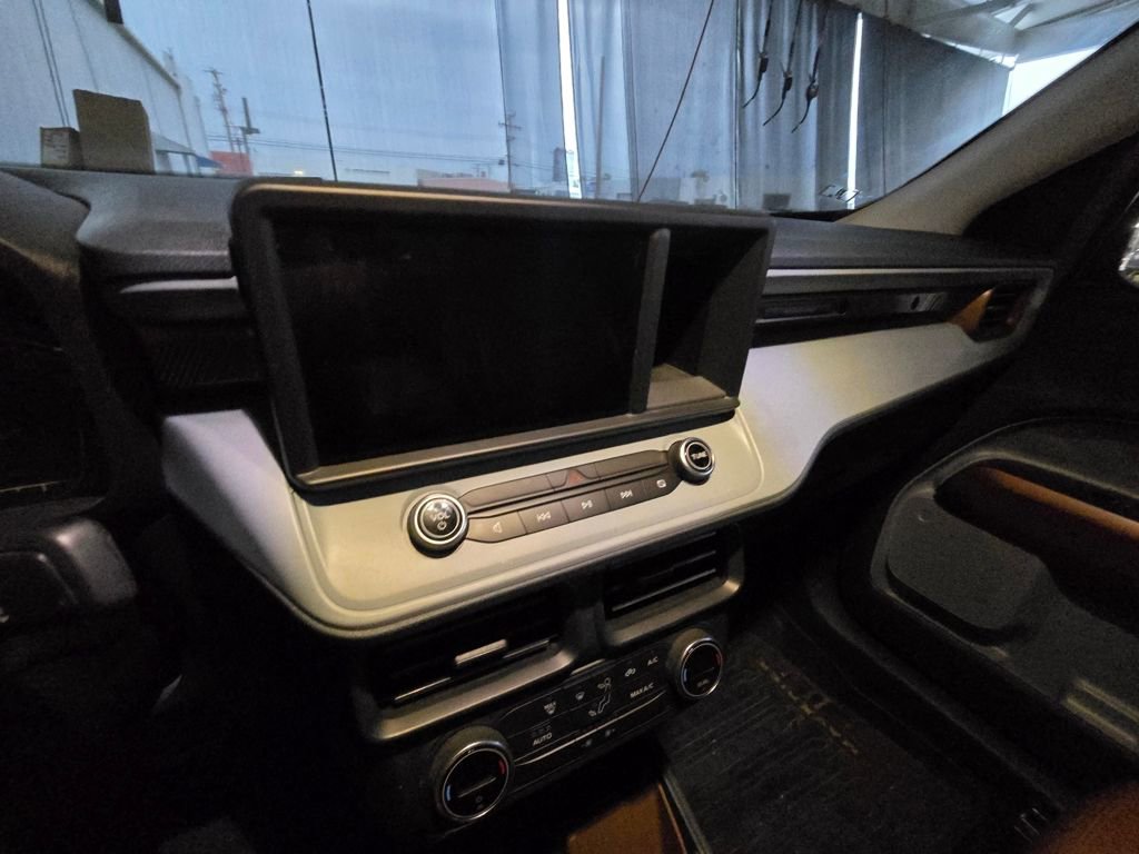 Used 2022 Ford Maverick Lariat image 14