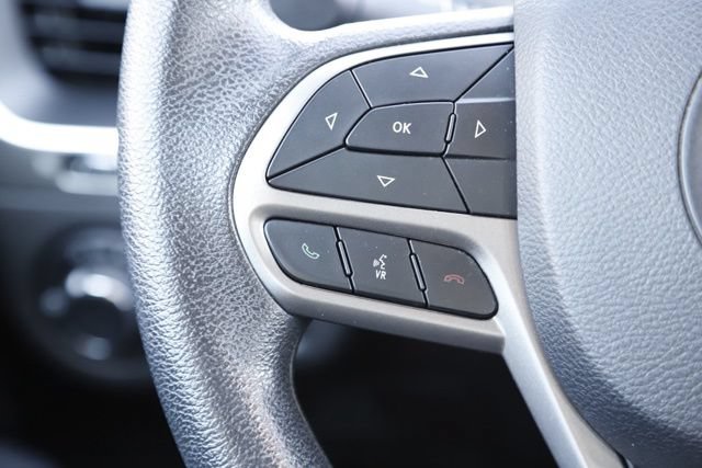 Used 2019 Jeep Cherokee Sport FWD image 17