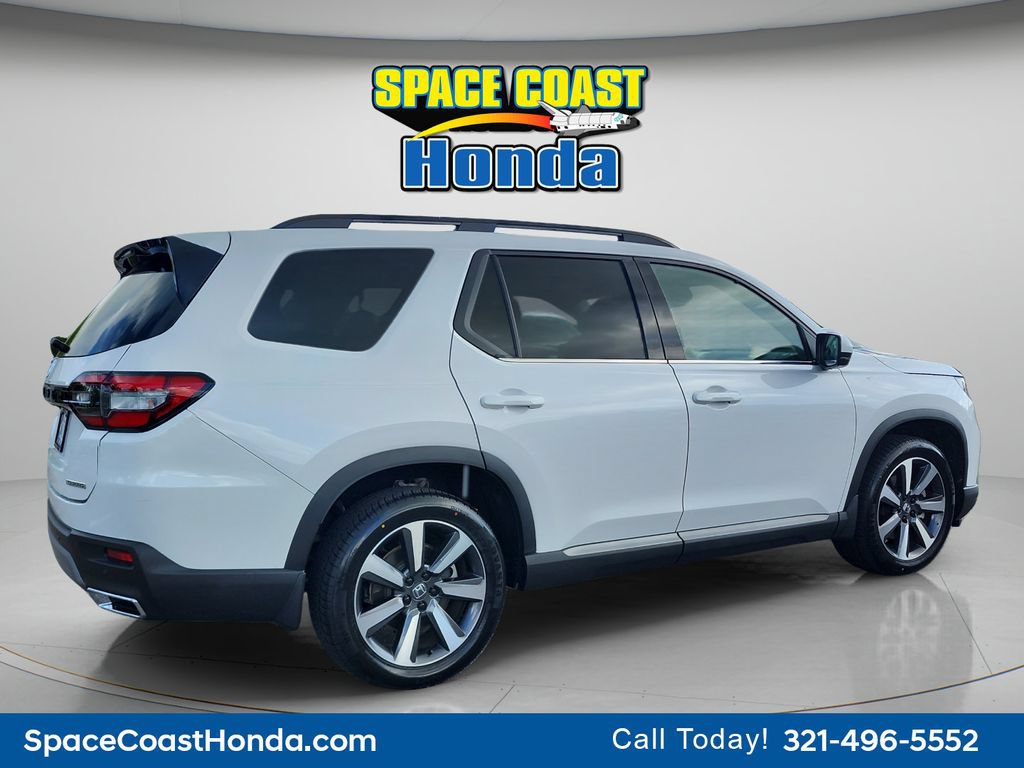 Certified 2023 Honda Pilot Touring image 3