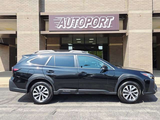 Used 2023 Subaru Outback Premium image 4