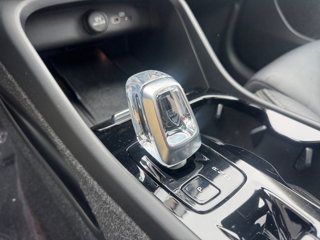 Used 2023 Volvo XC40 B5 Plus w/ Protection Package Premier image 16