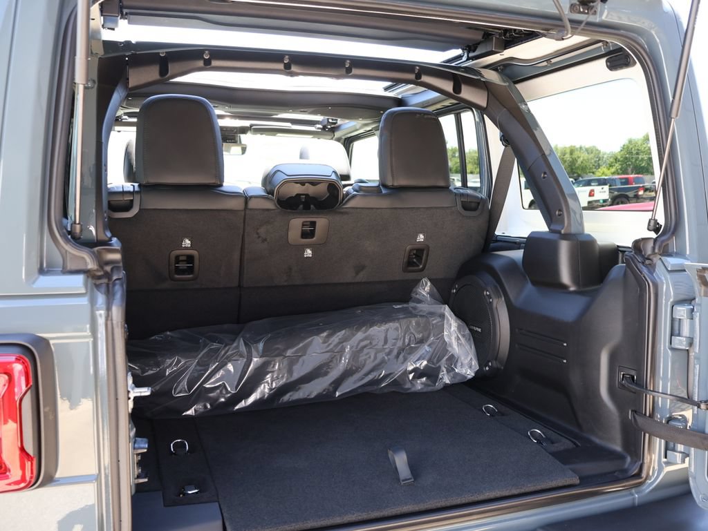 New 2026 Jeep Wrangler Unlimited Rubicon AWD/4WD image 15