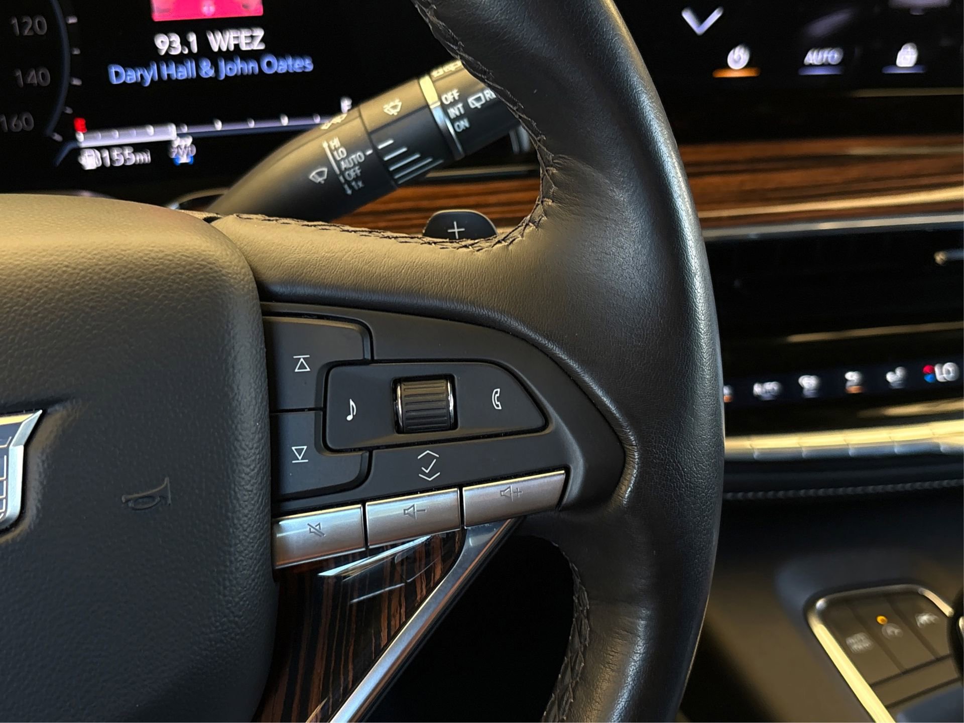 Used 2024 Cadillac Escalade ESV Luxury image 29