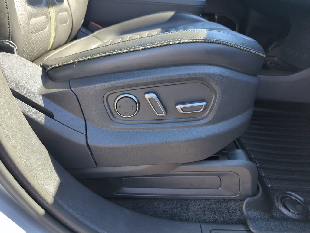 Used 2024 Rivian R1S Adventure Dual AWD/4WD image 37