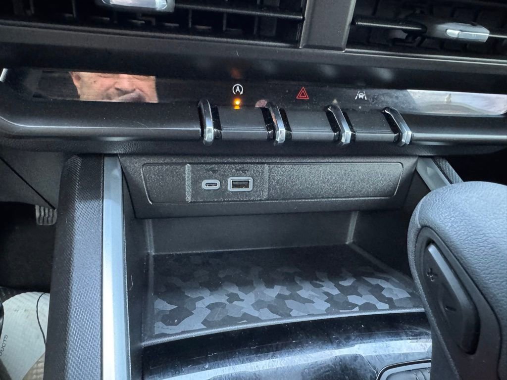 Used 2024 Chevrolet Colorado Trail Boss w/ Technology Package image 11