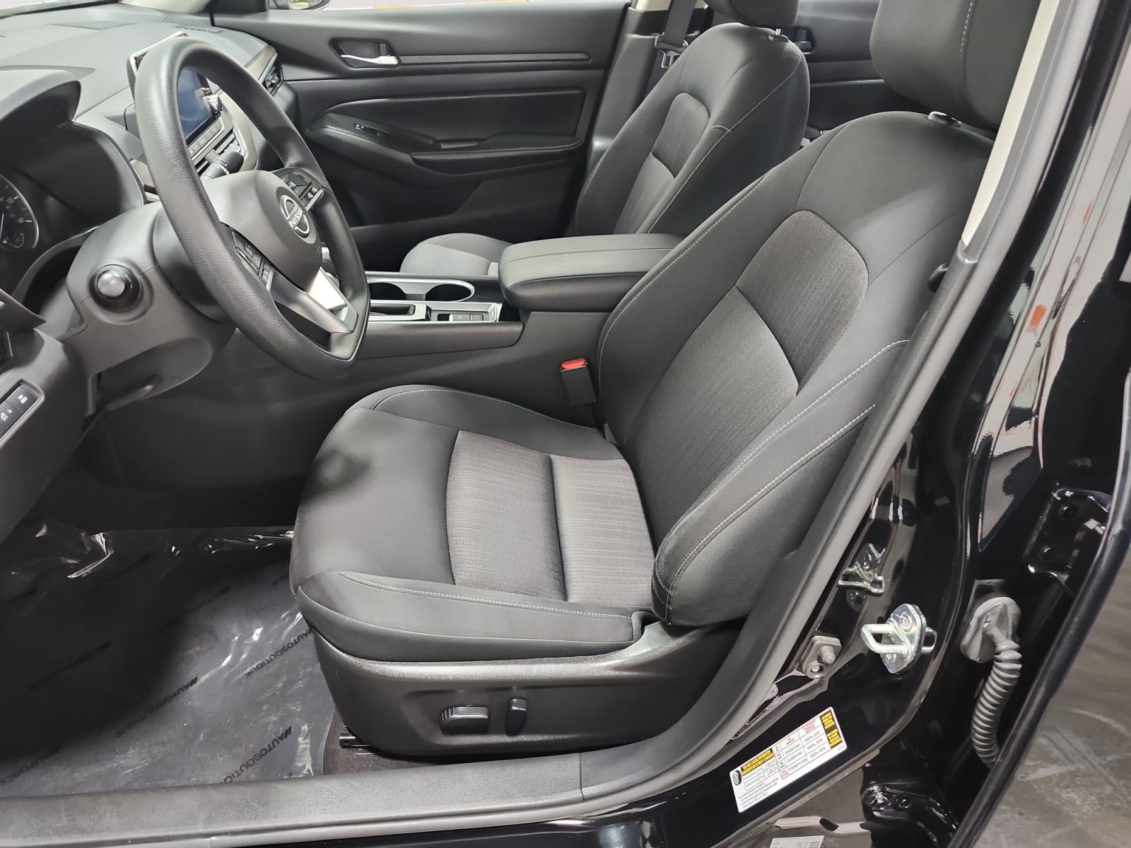 Used 2024 Nissan Altima 2.5 SV AWD/4WD image 9