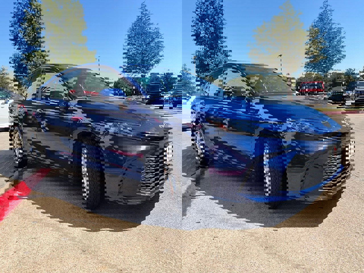 Used 2025 Toyota Camry LE image 5