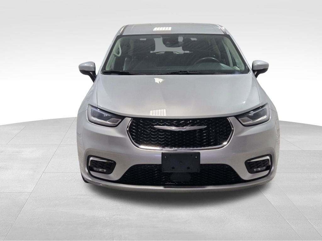 Certified 2023 Chrysler Pacifica Touring-L image 16