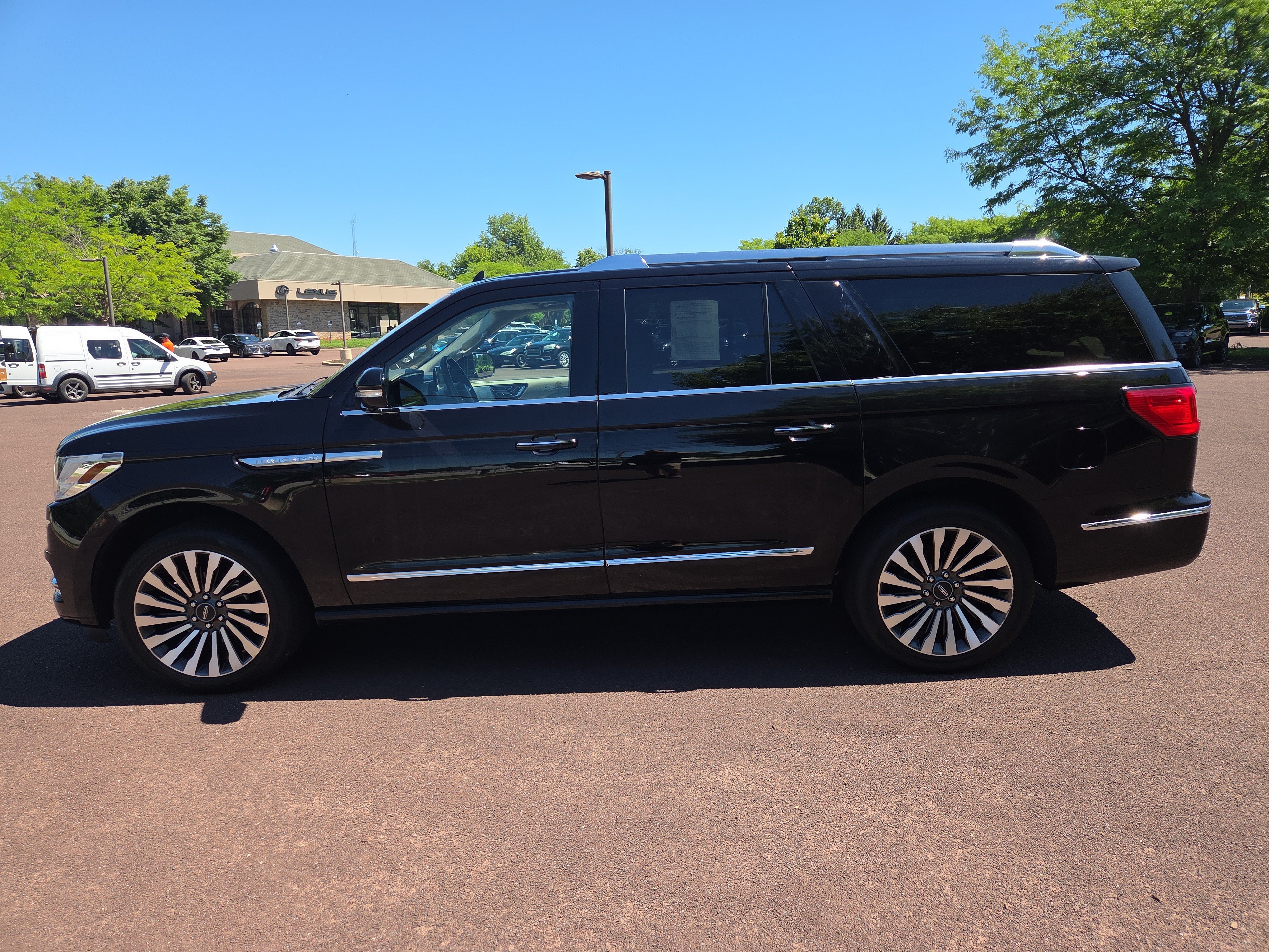 Used 2021 Lincoln Navigator L Reserve w/ Luxury Package AWD/4WD image 6
