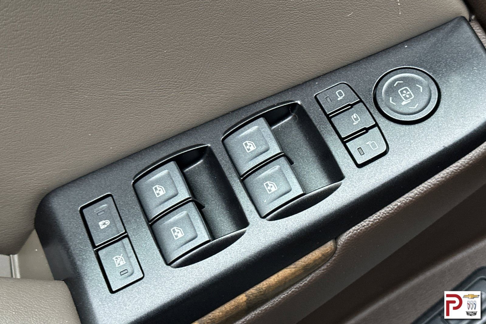 Used 2018 GMC Yukon Denali image 12