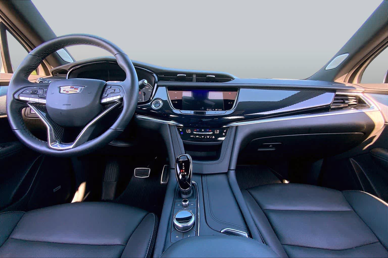 Used 2025 Cadillac XT6 Sport w/ Technology Package AWD/4WD image 15