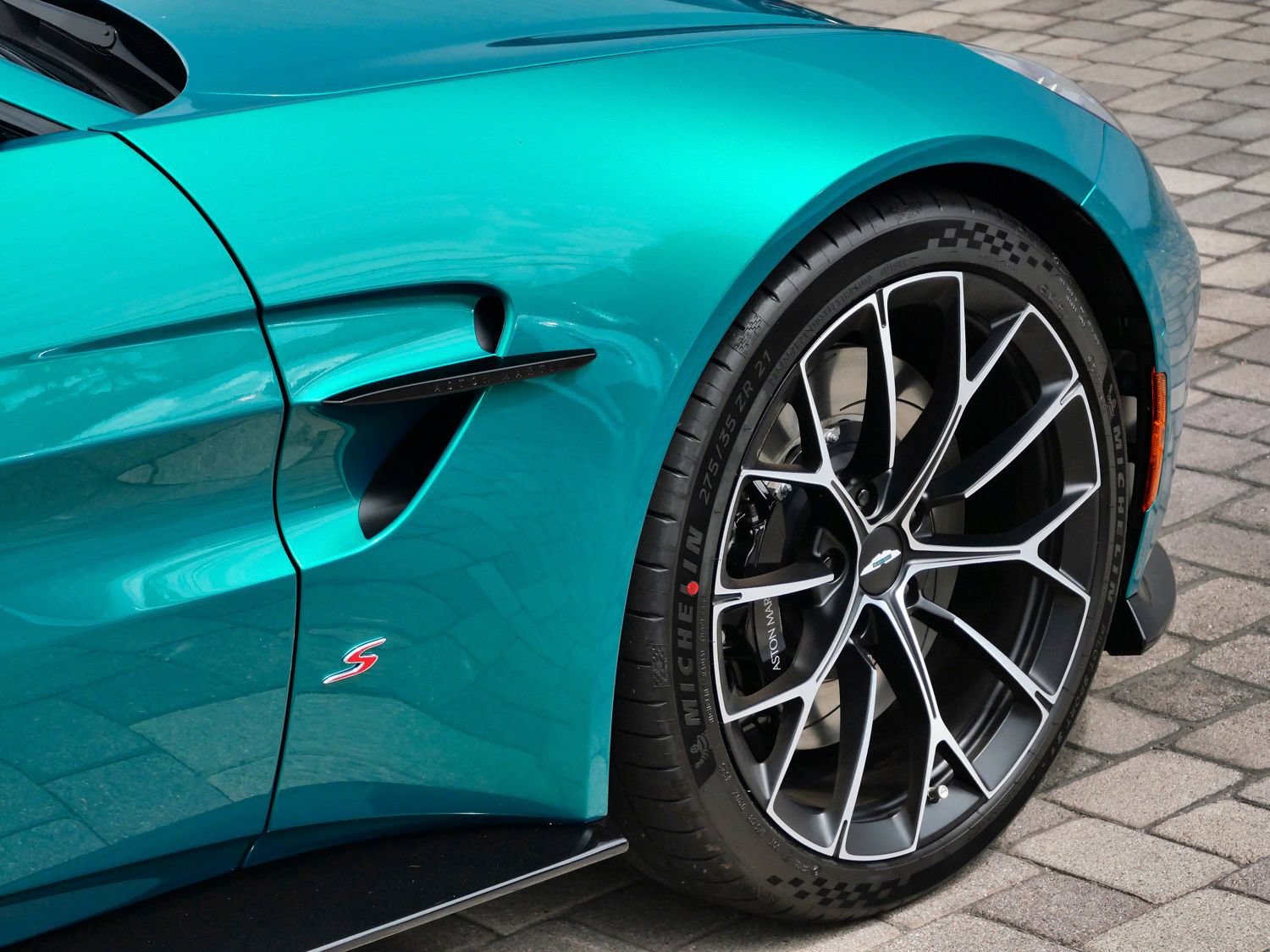 New 2026 Aston Martin V8 Vantage S RWD image 21
