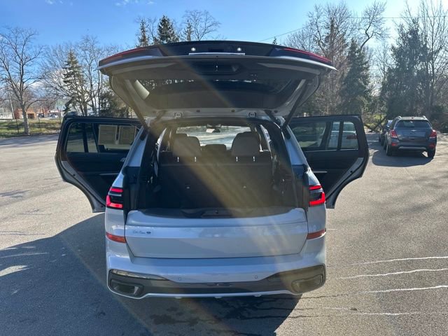 Used 2024 BMW X7 xDrive40i w/ M Sport Package image 16