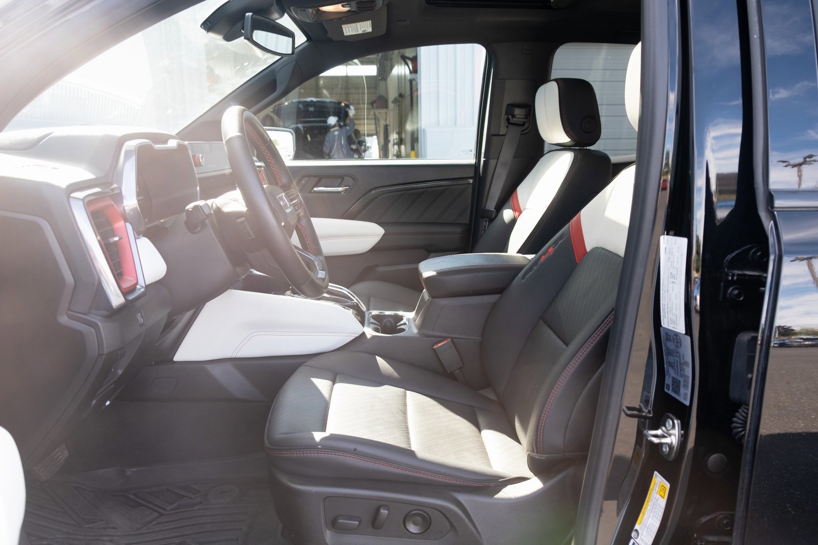 Used 2024 GMC Canyon AT4X image 12