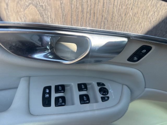 Used 2023 Volvo XC90 B6 Ultimate w/ Protection Package Premier image 12