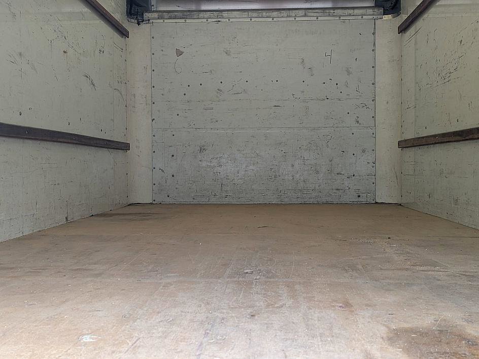 Used 2018 GMC Savana 3500 Extended w/ Driver Convenience Package image 21