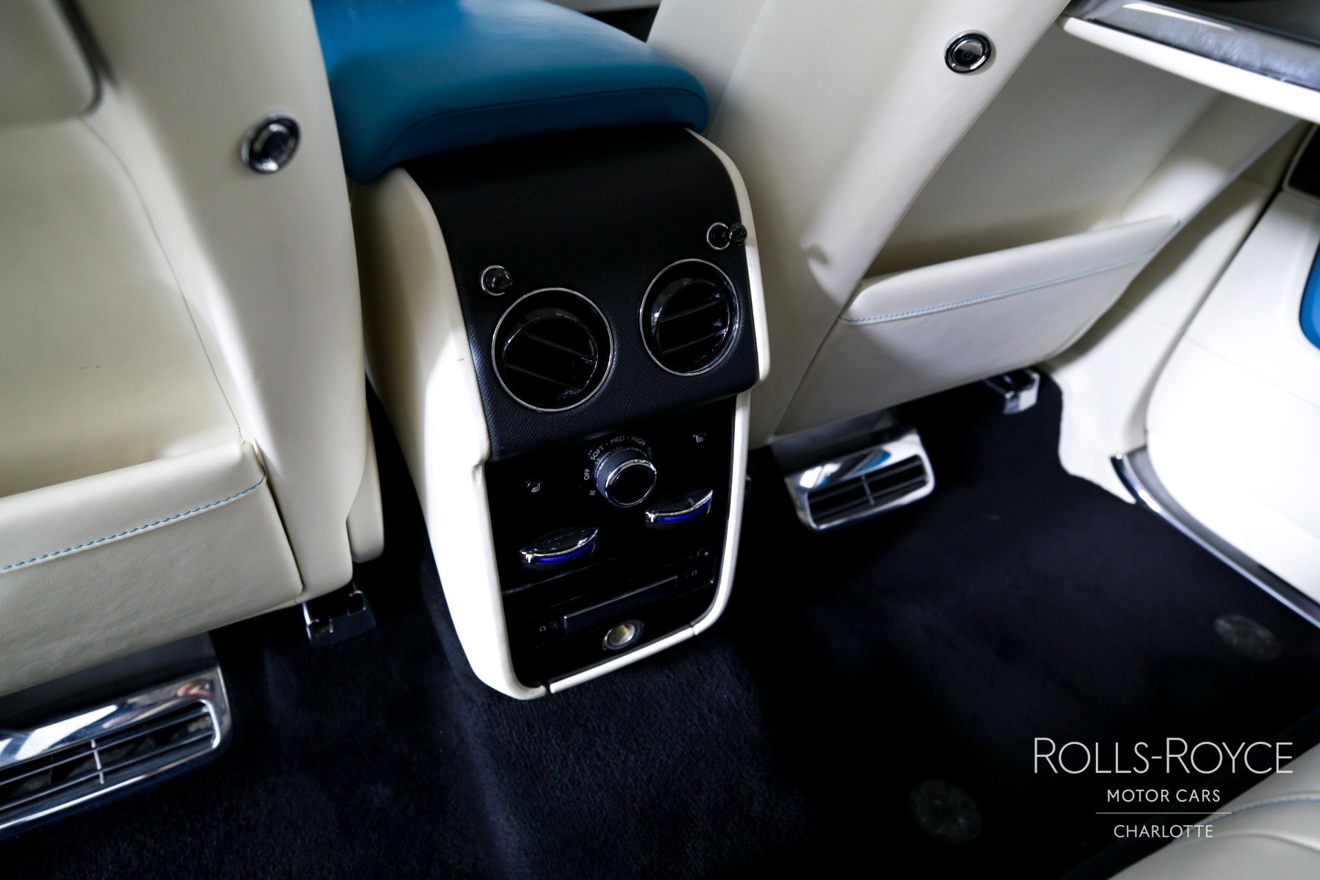 Certified 2023 Rolls-Royce Cullinan w/ Cullinan Package AWD/4WD image 20