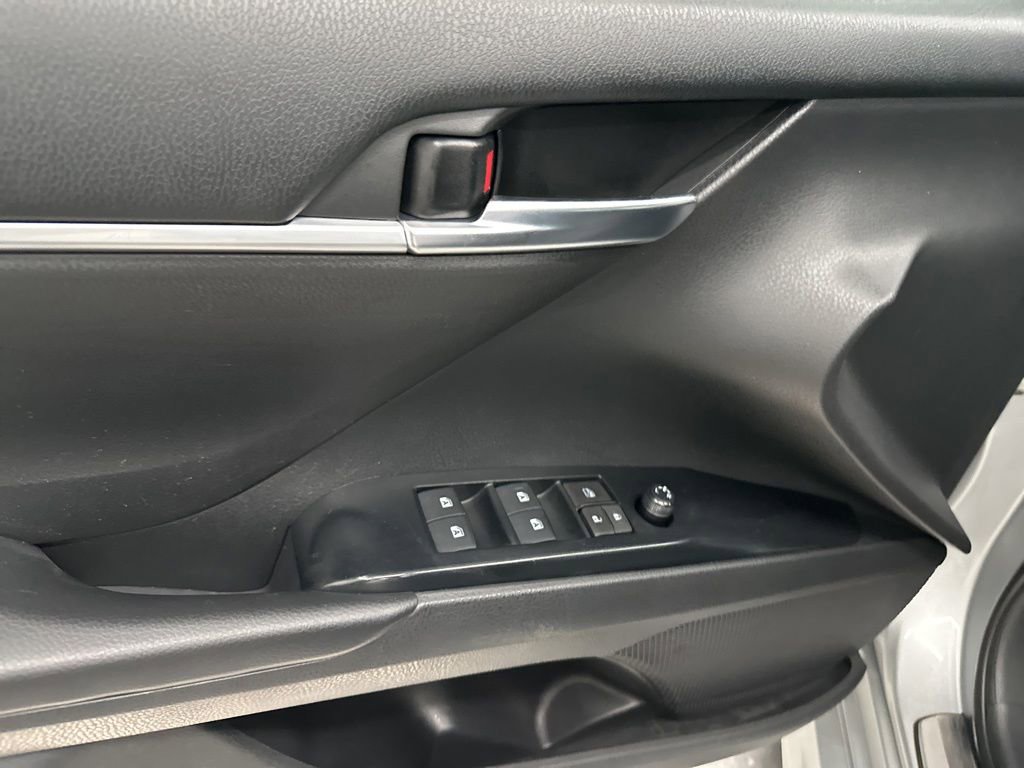 Used 2018 Toyota Camry SE FWD image 15