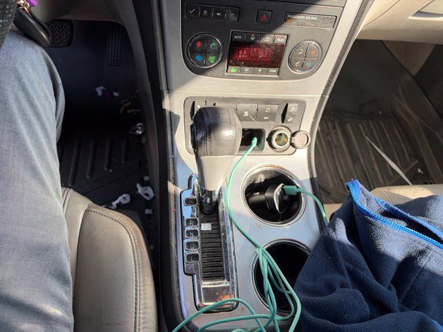 Used 2010 GMC Acadia SLT FWD image 28