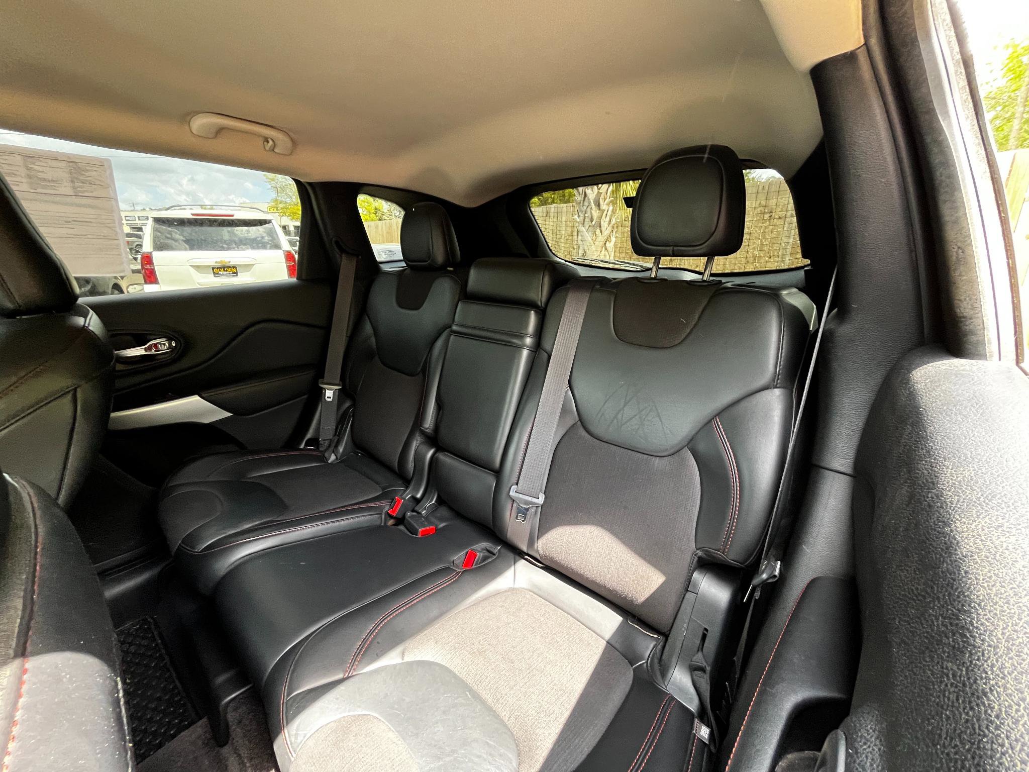 Used 2017 Jeep Cherokee Trailhawk w/ Comfort/Convenience Group image 37