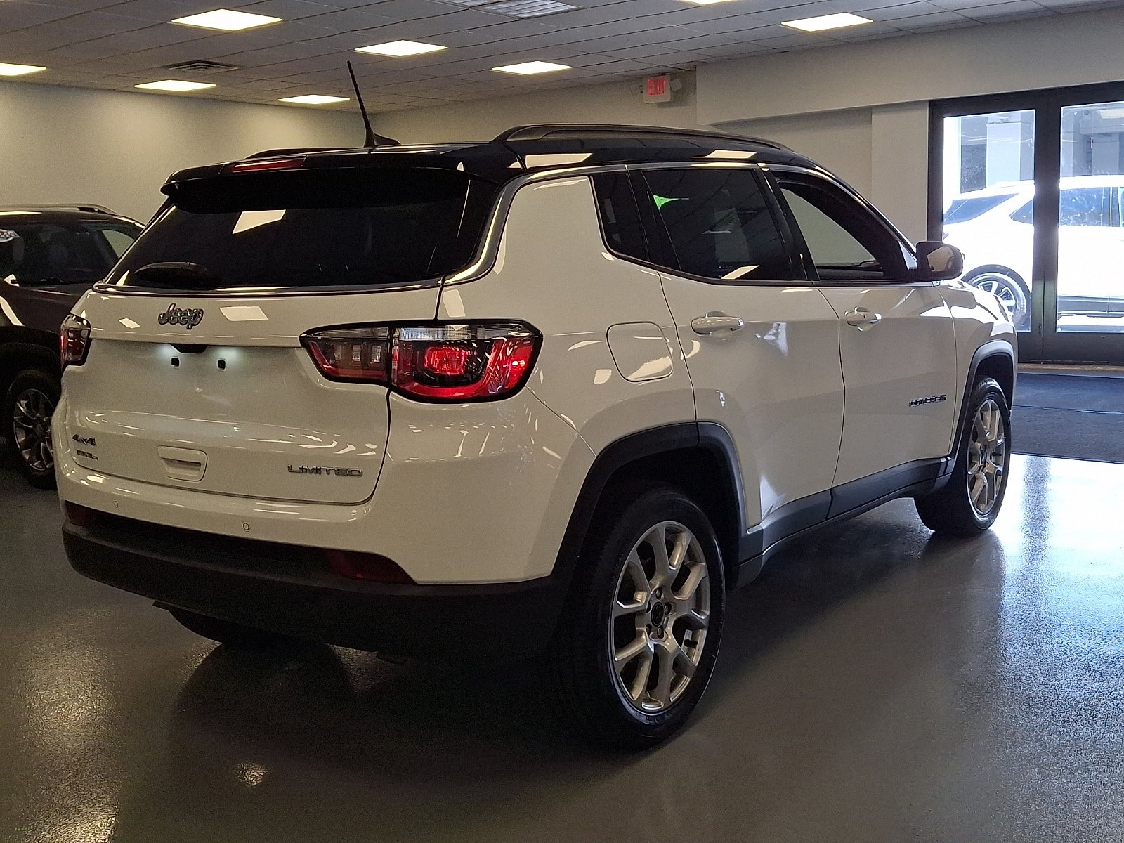 Certified 2025 Jeep Compass Limited AWD/4WD image 6