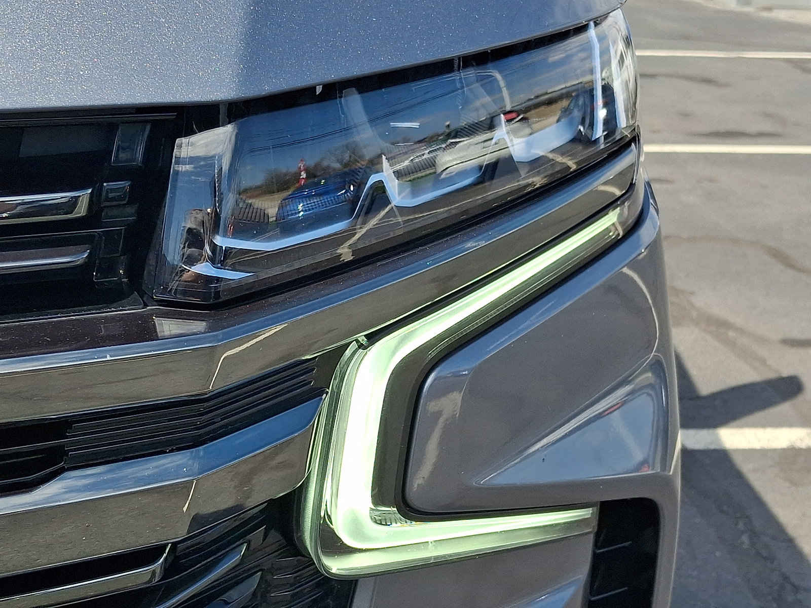 Used 2022 Chevrolet Suburban RST w/ Luxury Package AWD/4WD image 9
