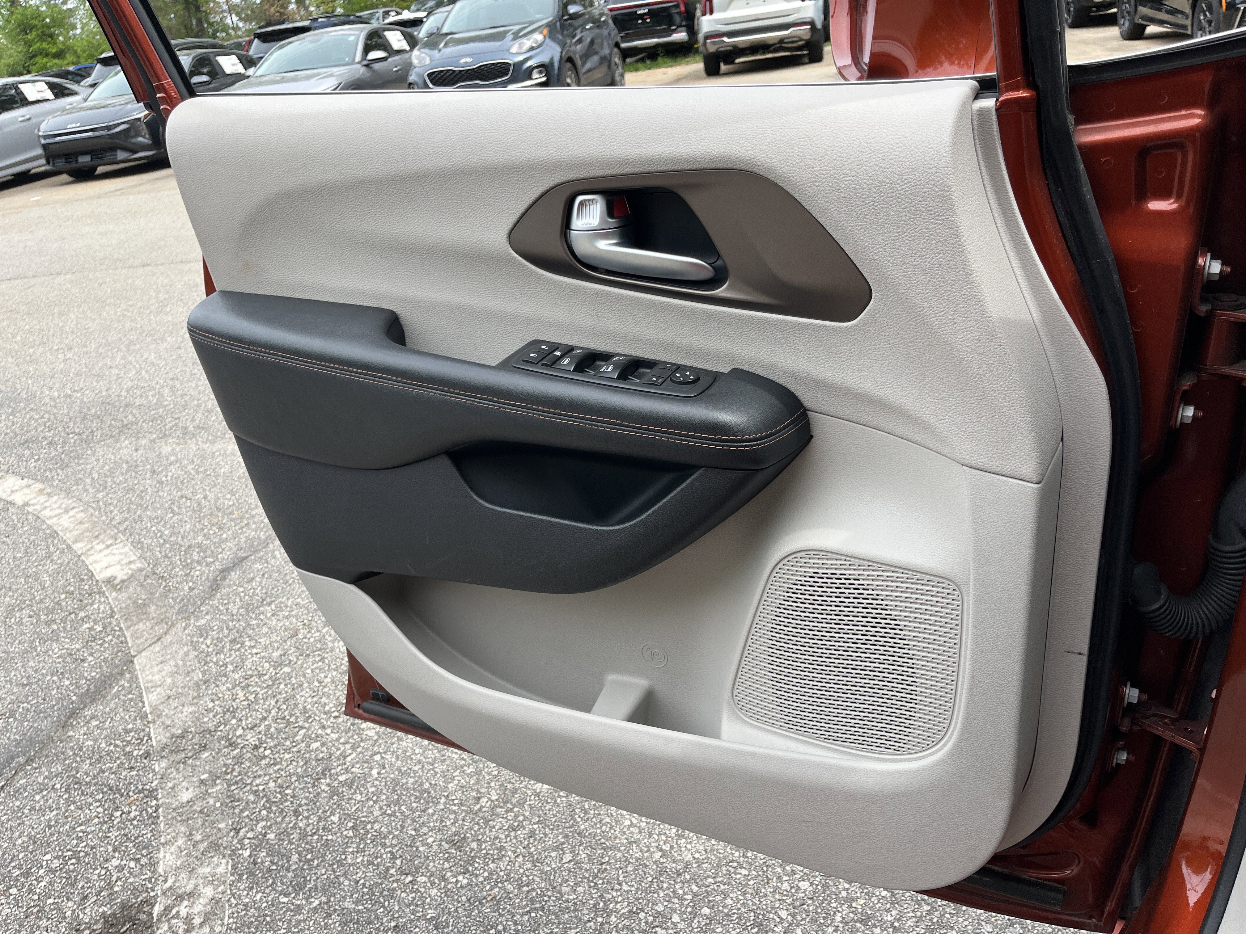 Used 2018 Chrysler Pacifica Touring-L w/ Advanced Safetytec Group image 13