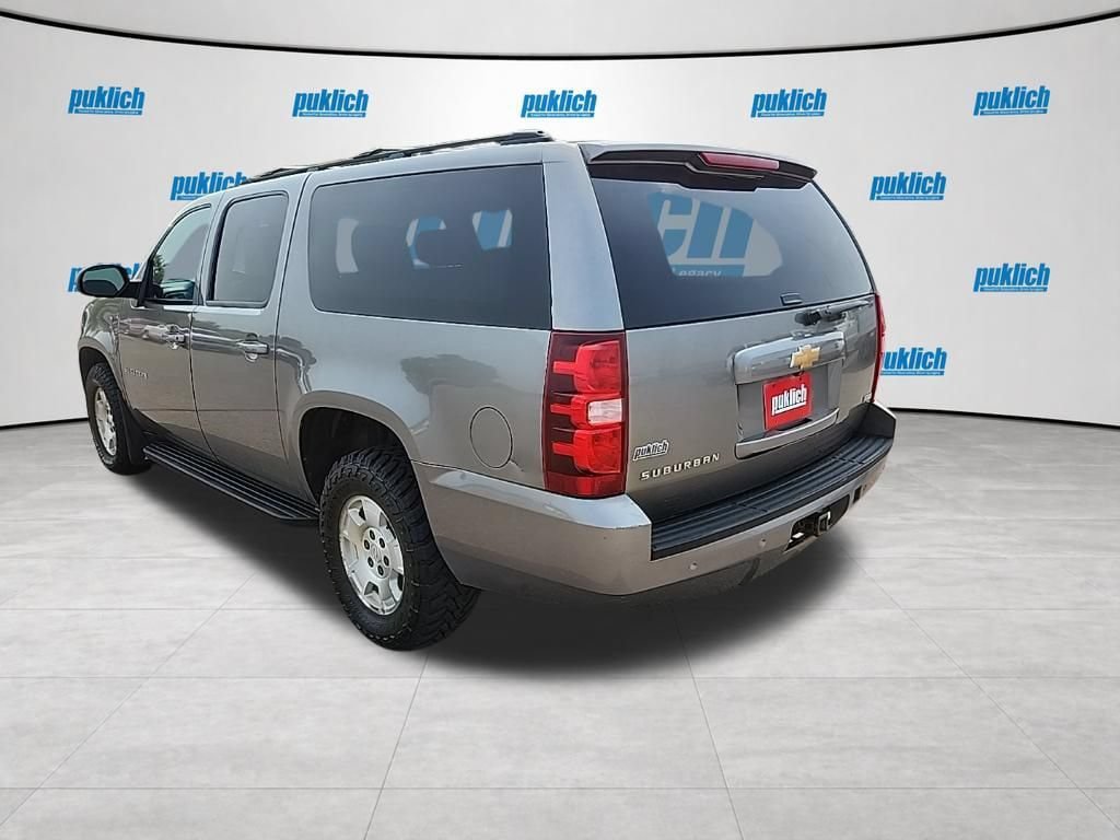 Used 2012 Chevrolet Suburban LS w/ Convenience Package 1 AWD/4WD image 3