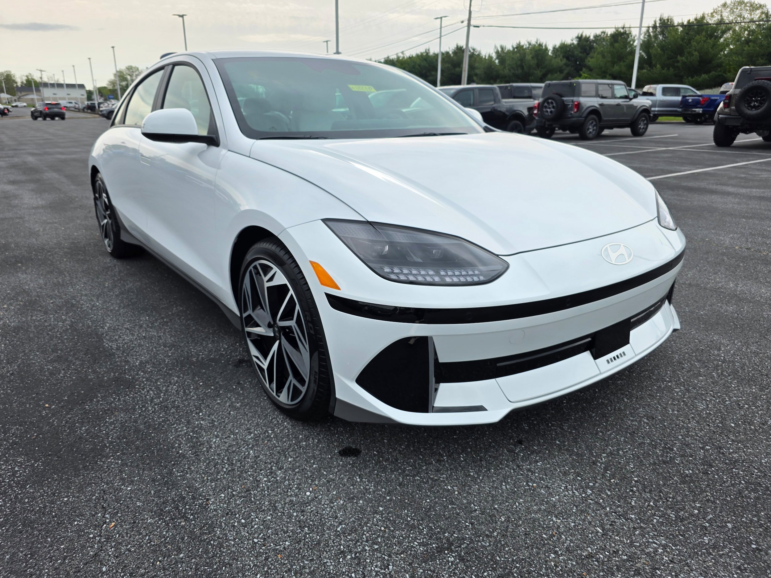 Used 2023 Hyundai Ioniq 6 SEL AWD/4WD image 7